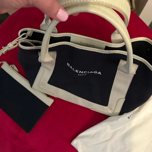 Balenciaga Small Navy Cabas Tote. - Picture 3 of 11